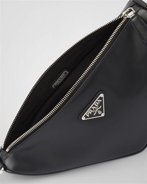 bolso prada triangular